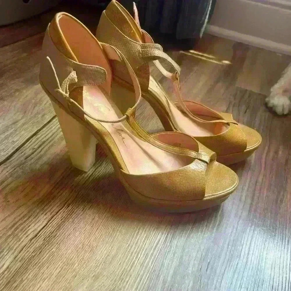 Luisa Barcelos heals. Rubber soles and heels  4.5 inch heel. Never worn. NWOT - Picture 5 of 16